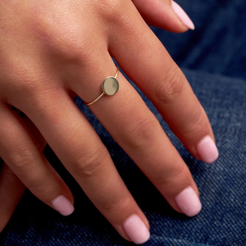 9ct Gold Round Disc Ring | Vari - Image 3