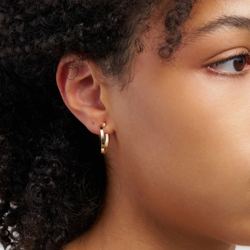 9ct Gold Curved Hoop Earrings | Evisa - Image 3
