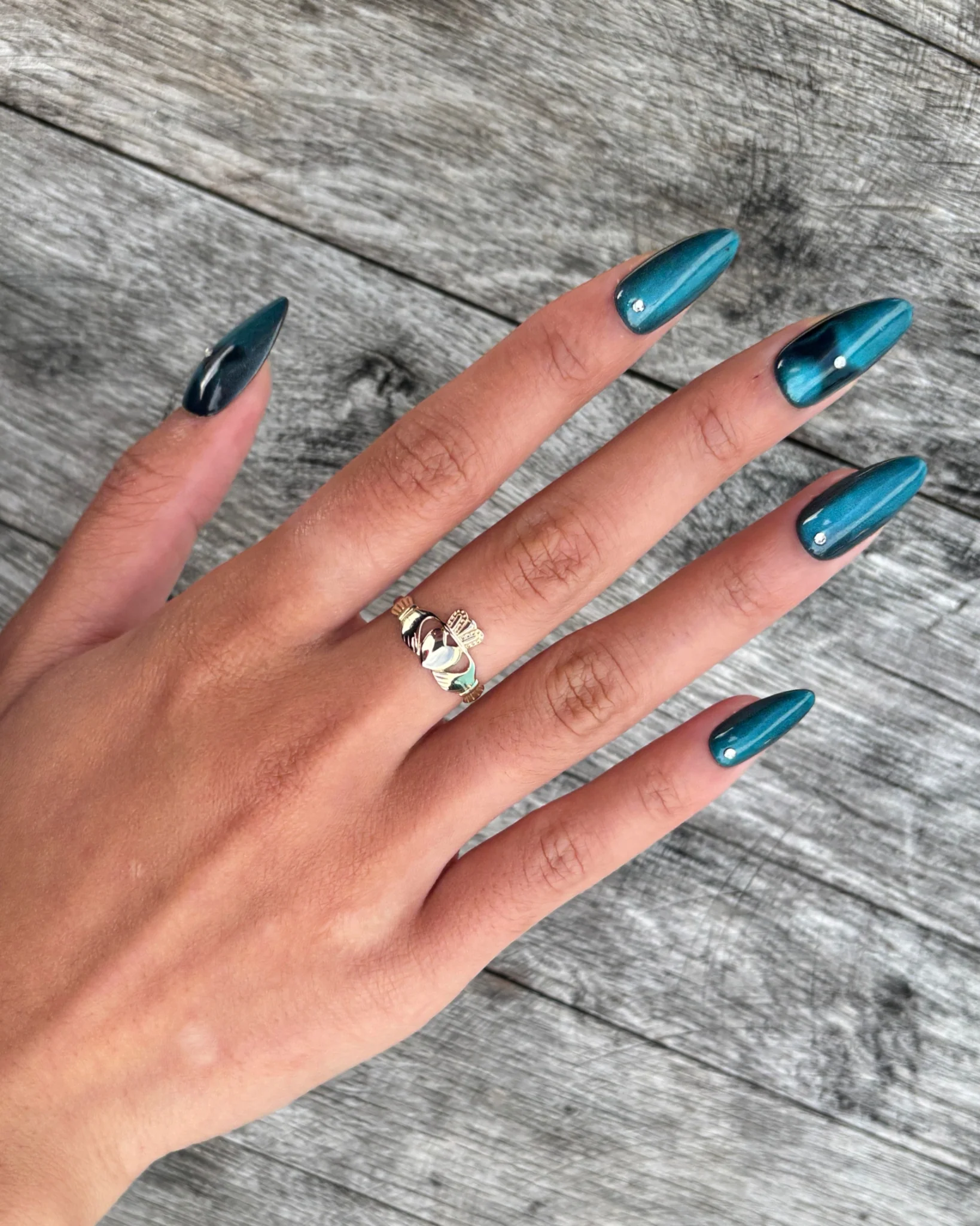 9ct Gold Light Claddagh Ring | Breffni - Image 6