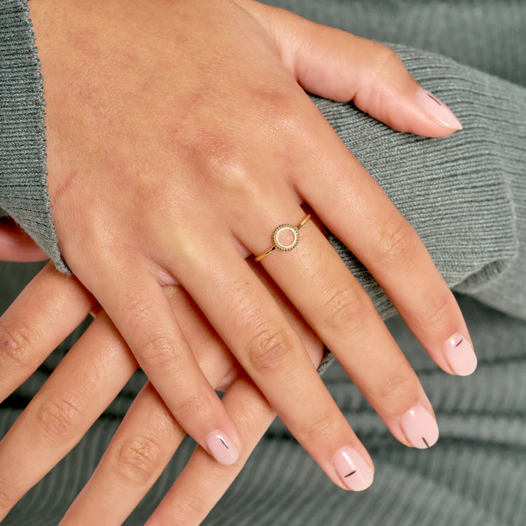 9ct Gold Delicate Circle Cut Out Ring | Kina - Image 3