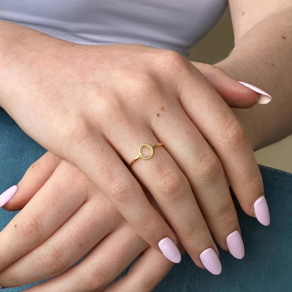 9ct Gold Delicate Circle Cut Out Ring | Kina - Image 4