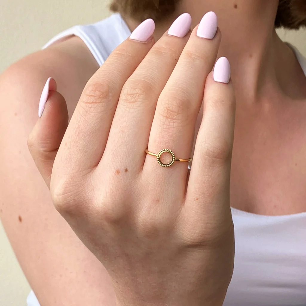 9ct Gold Delicate Circle Cut Out Ring | Kina - Image 7