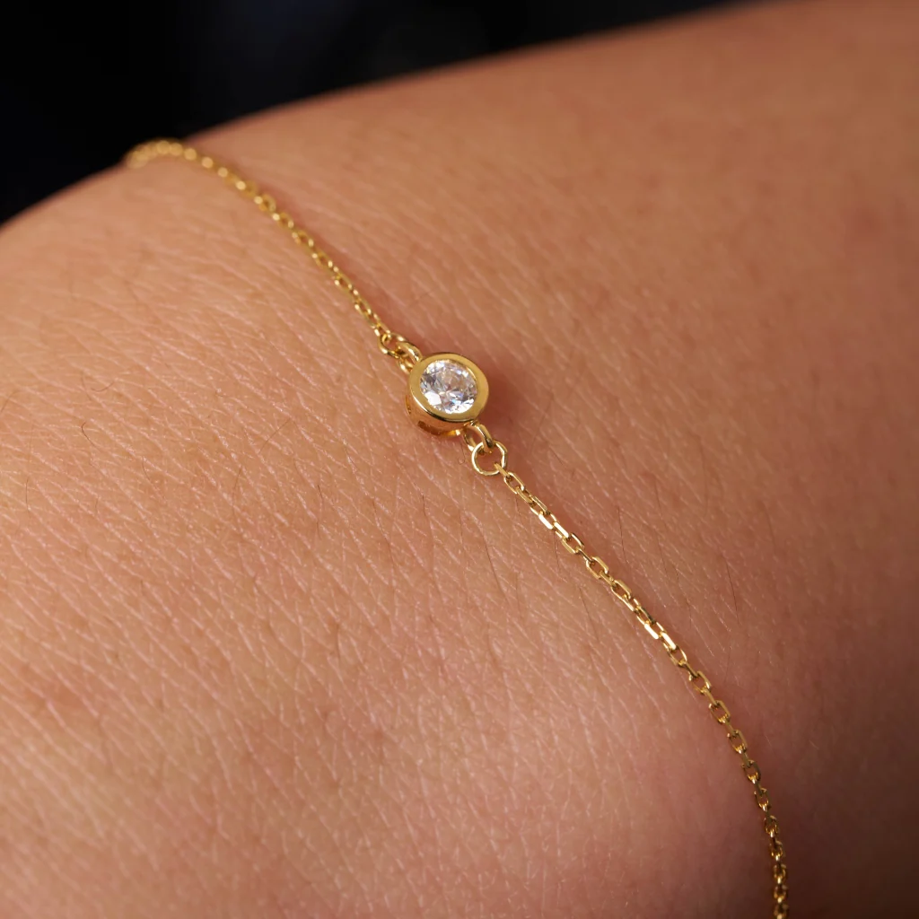 9ct Gold Delicate Clear Circle Stone Bracelet | Solia - Image 4