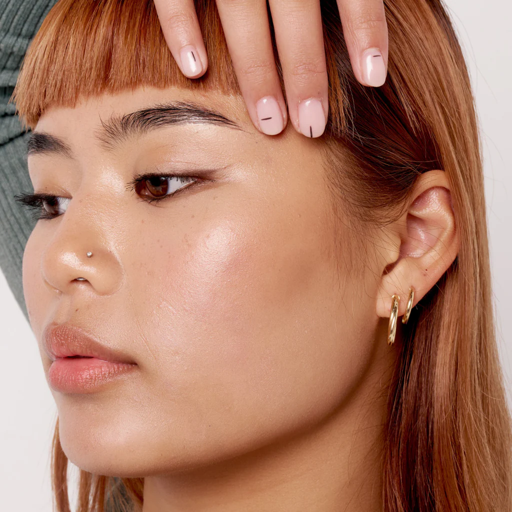9ct Gold Twist Oval Hoop Earrings | Evia - Image 2