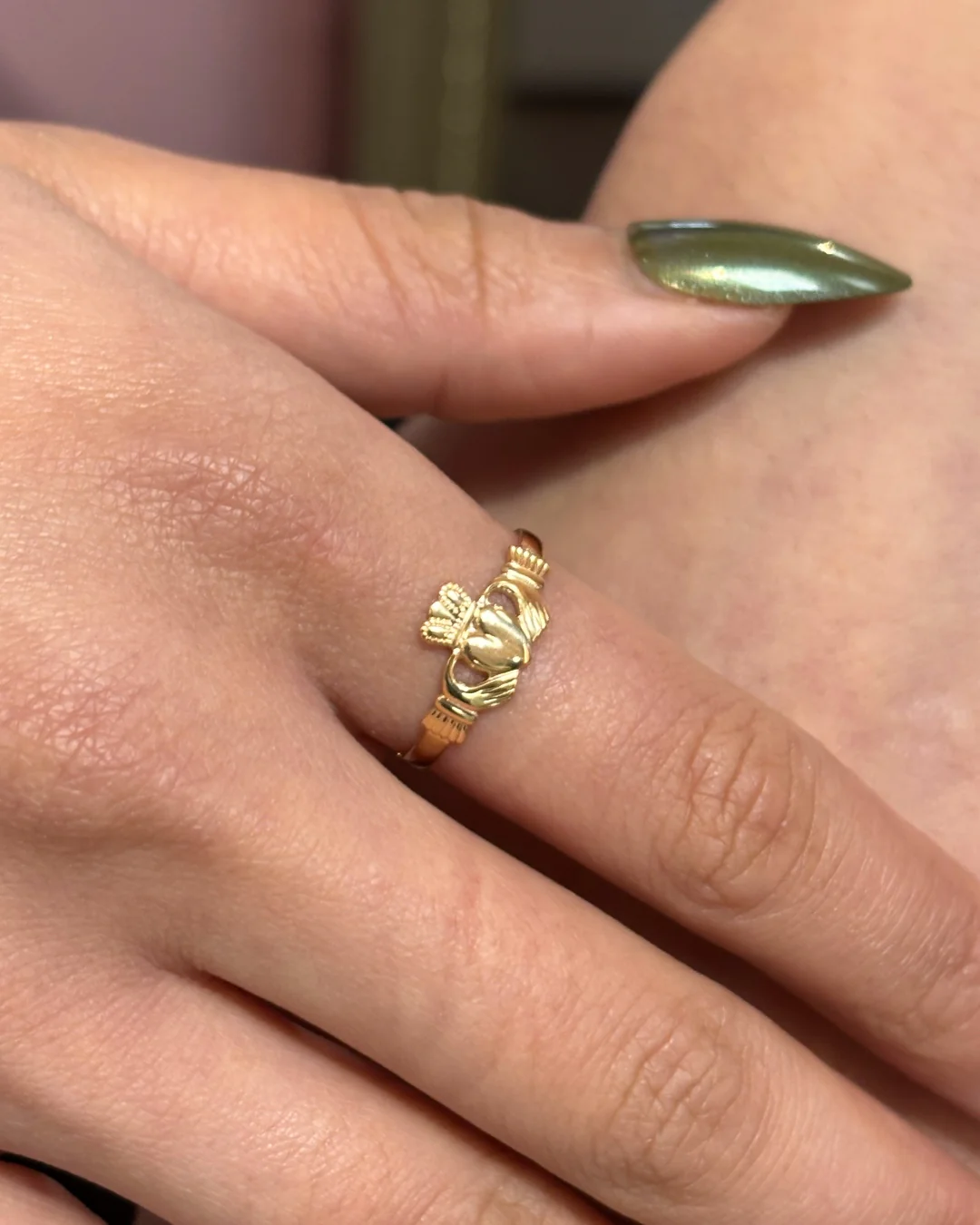 9ct Gold Dainty Claddagh Ring | Solvar - Image 2