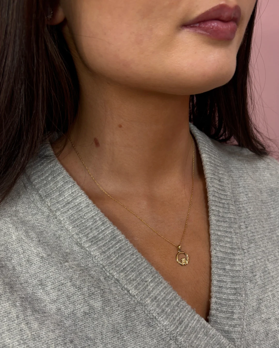 9ct Gold Light Claddagh Pendant Necklace | Solvar - Image 4