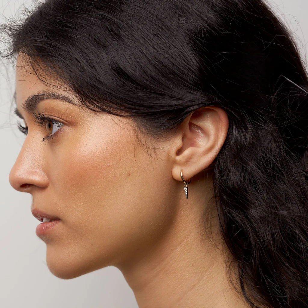 18ct Gold Spear Charm Earrings | Charmes - Image 3