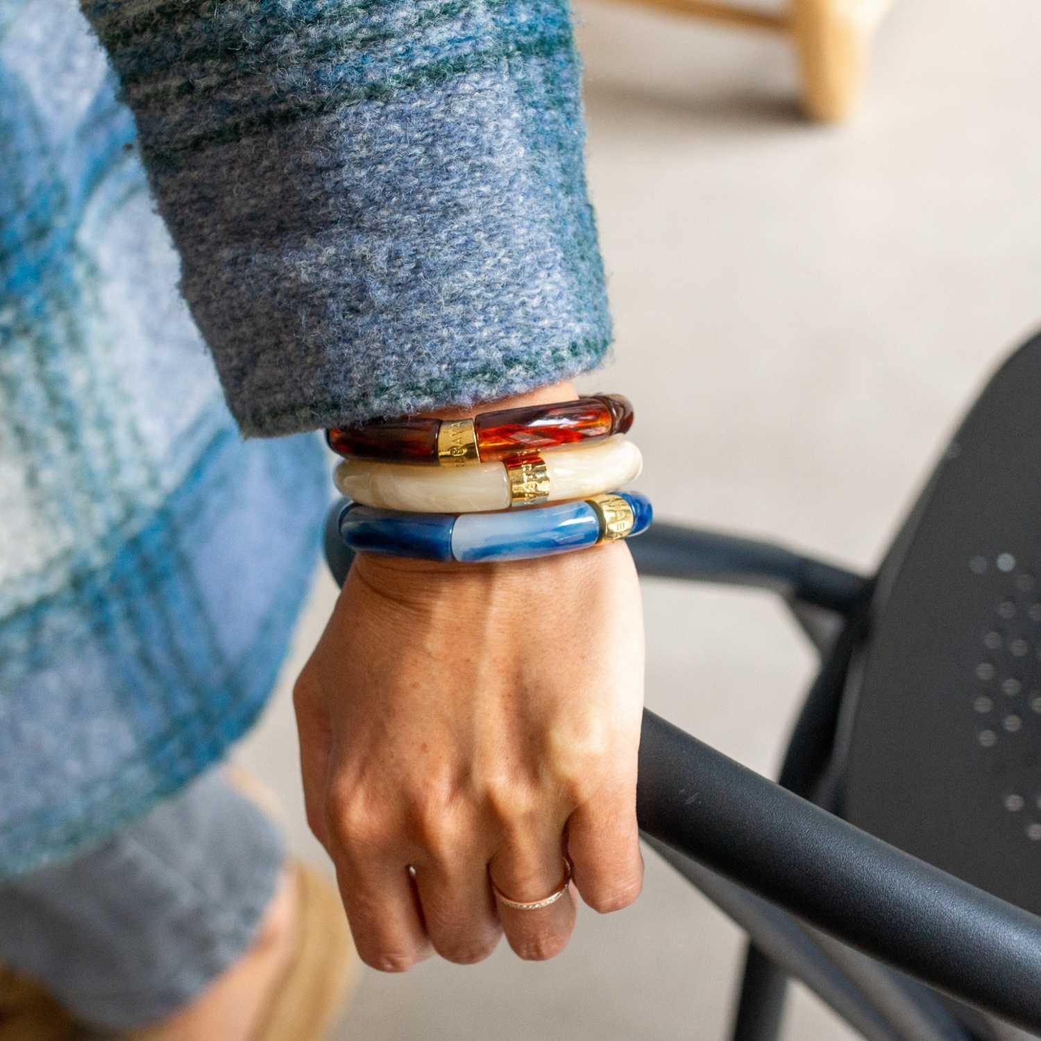 Colourful Resin Bracelet | Igarape Mono | Parabaya - Image 5