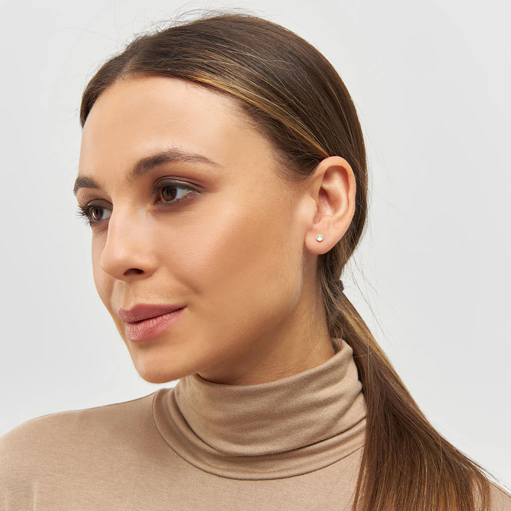 Gold Crystal Circle Single Stud Earring | Bling | Lulu Copenhagen - Image 3
