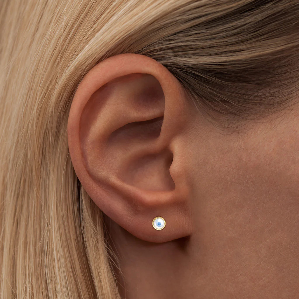 Gold Crystal Circle Single Stud Earring | Bling | Lulu Copenhagen - Image 5