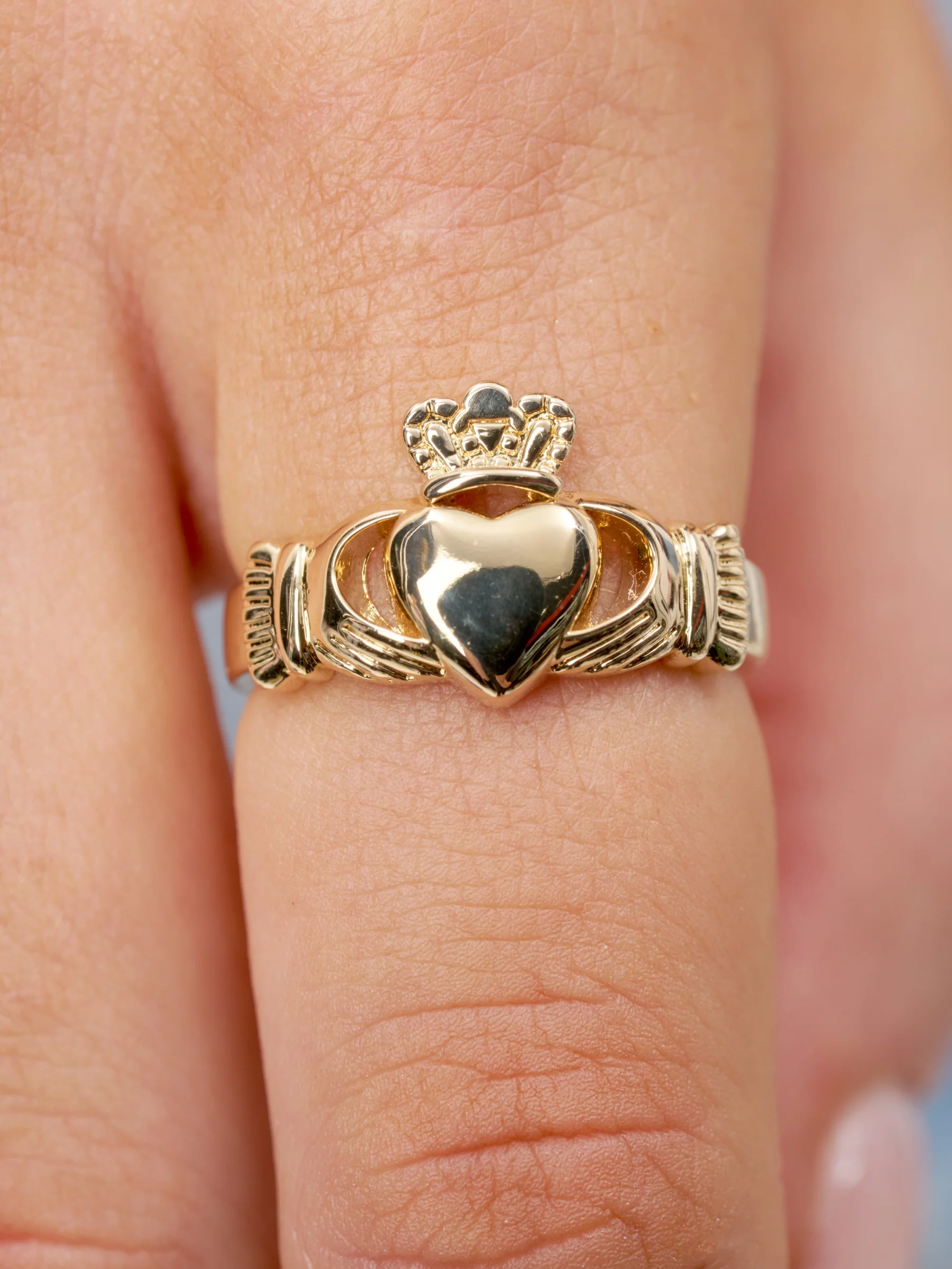 18ct Gold Plated Chunky Claddagh Ring | Saoirse - Image 4