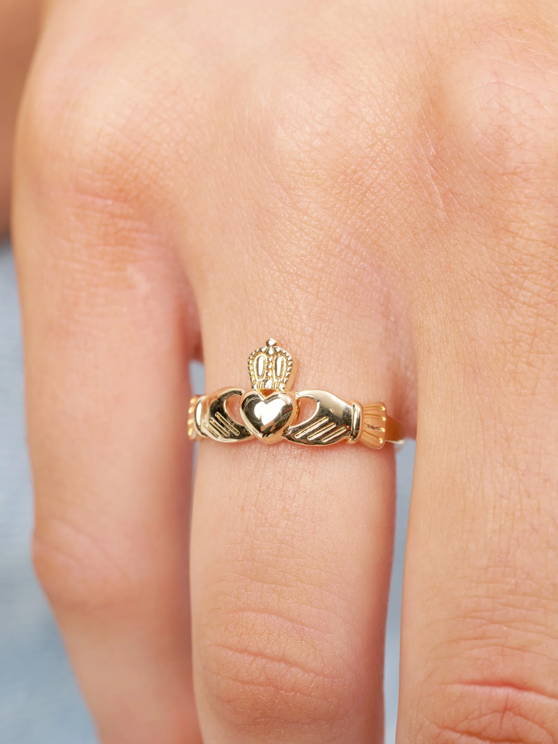 18ct Gold Plated Claddagh Ring | Croia - Image 4