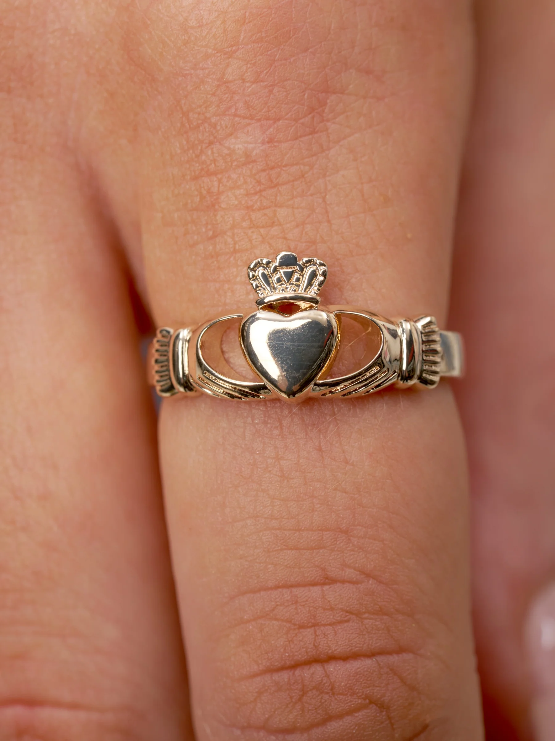 18ct Gold Plated Classic Claddagh Ring | Cara - Image 3