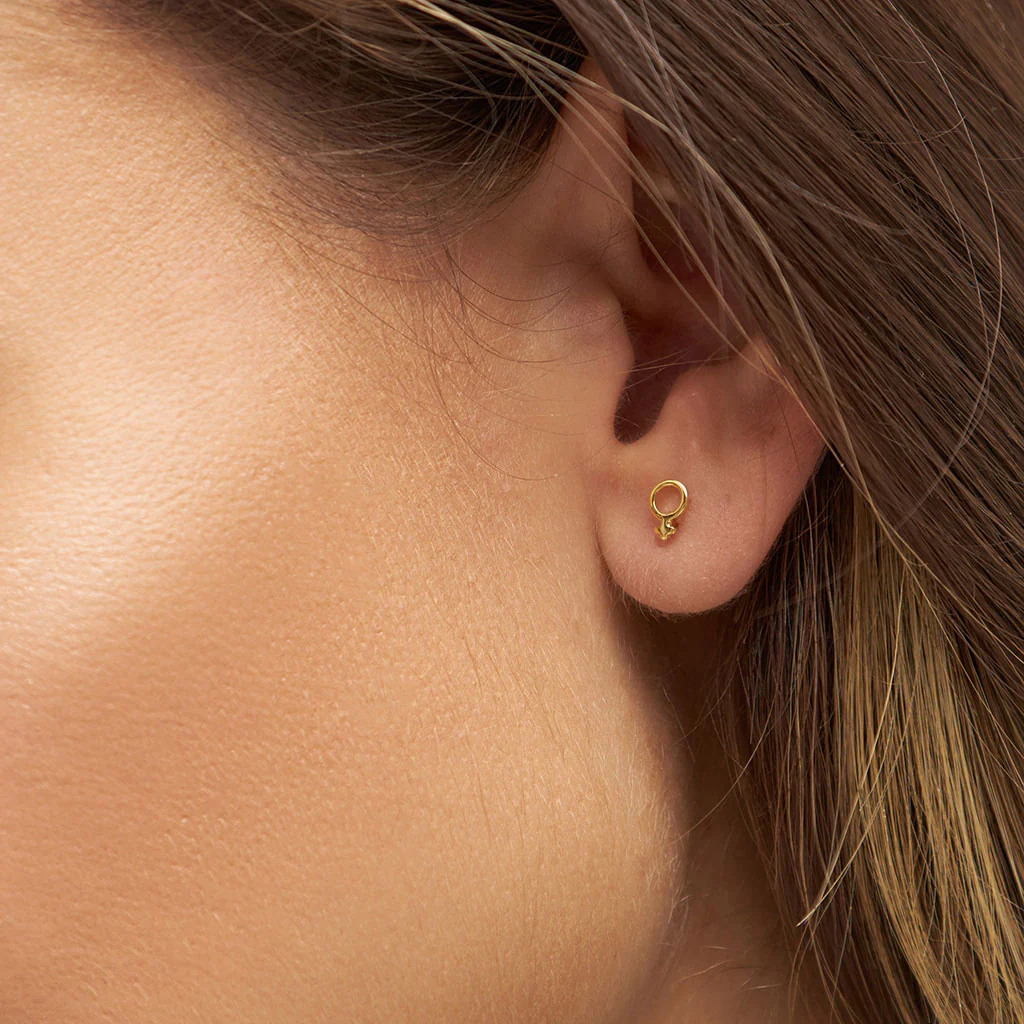 Gold Venus Symbol Single Stud Earring | Venus | Lulu Copenhagen - Image 3