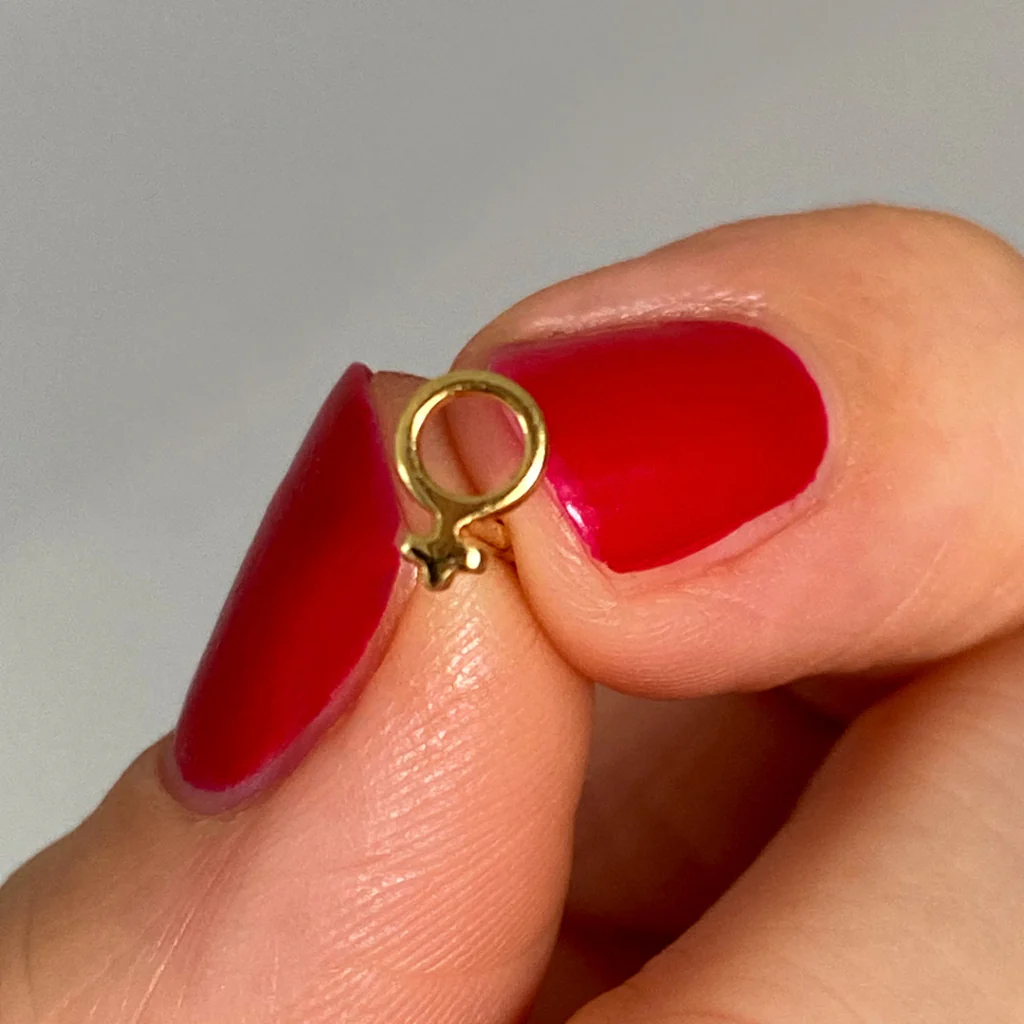 Gold Venus Symbol Single Stud Earring | Venus | Lulu Copenhagen - Image 4