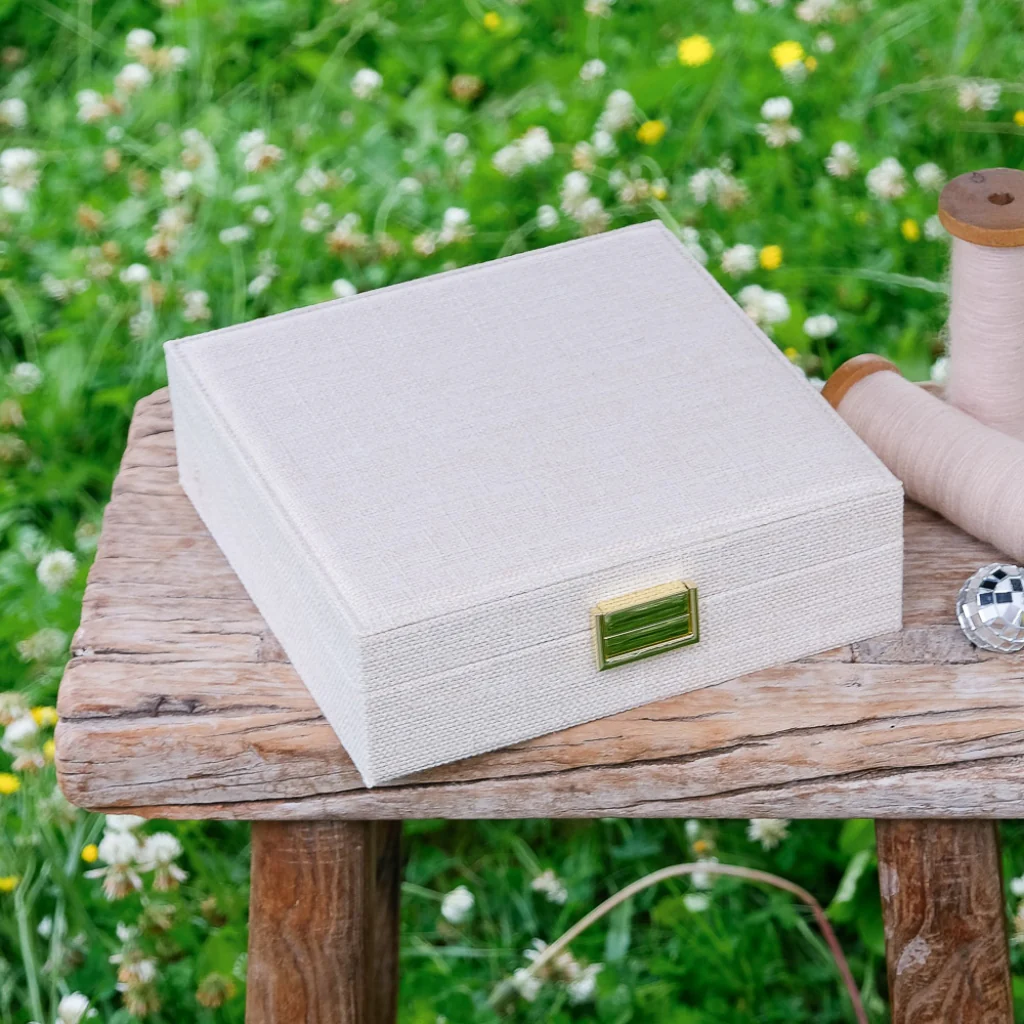 Large Square Jewellery Box | Anne | Linen | Maison Scarlett - Image 5