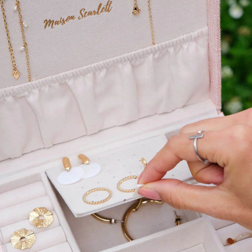 Large Square Jewellery Box | Anne | Linen | Maison Scarlett - Image 7