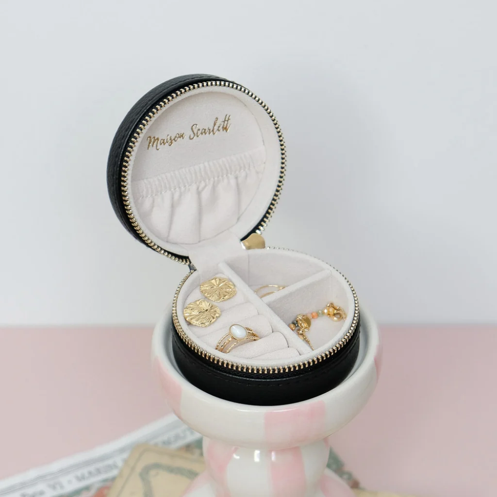 Round Travel Jewellery Case | Yvonne | Faux Leather | Maison Scarlett - Image 5