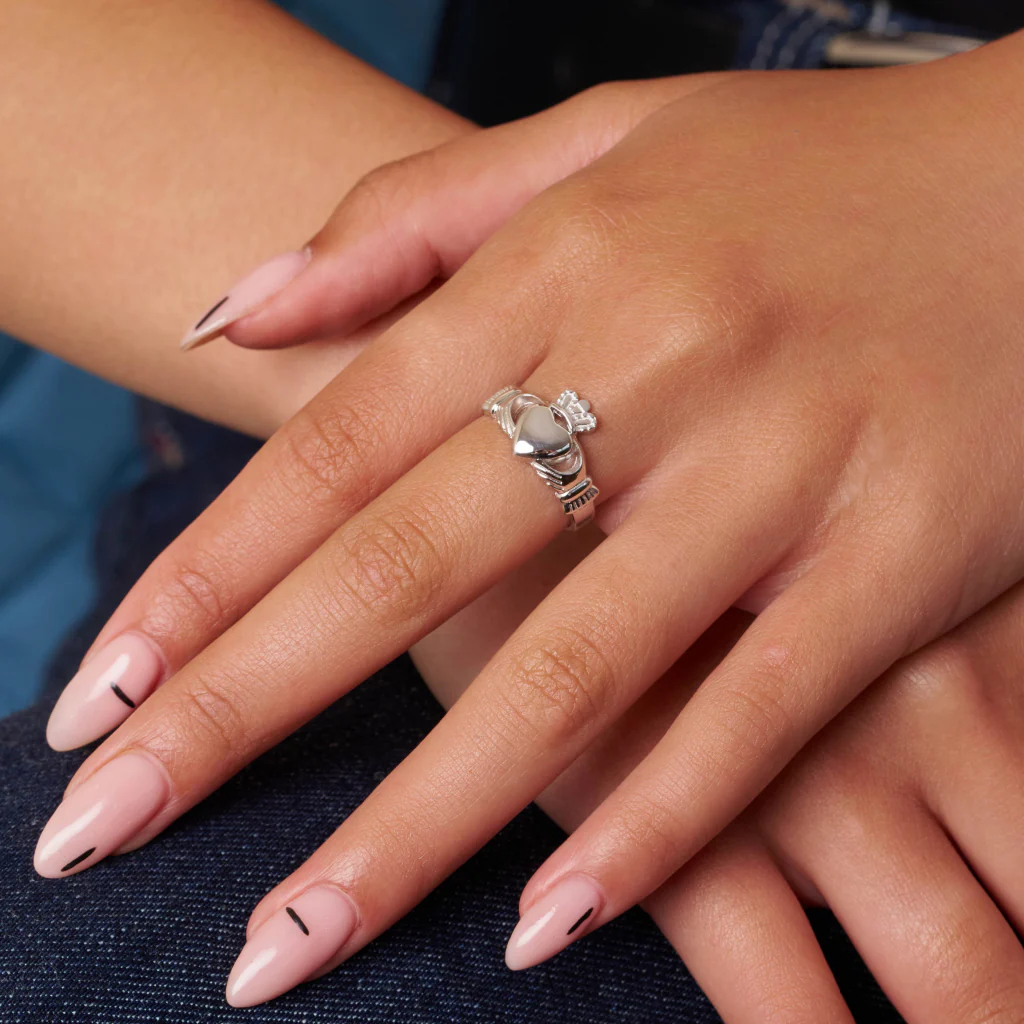 Sterling Silver Chunky Claddagh Ring | Saoirse - Image 5