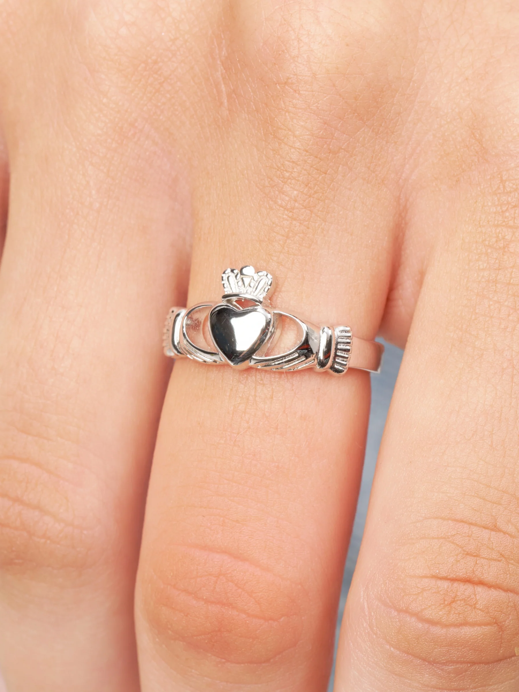 Sterling Silver Classic Claddagh Ring | Cara - Image 3