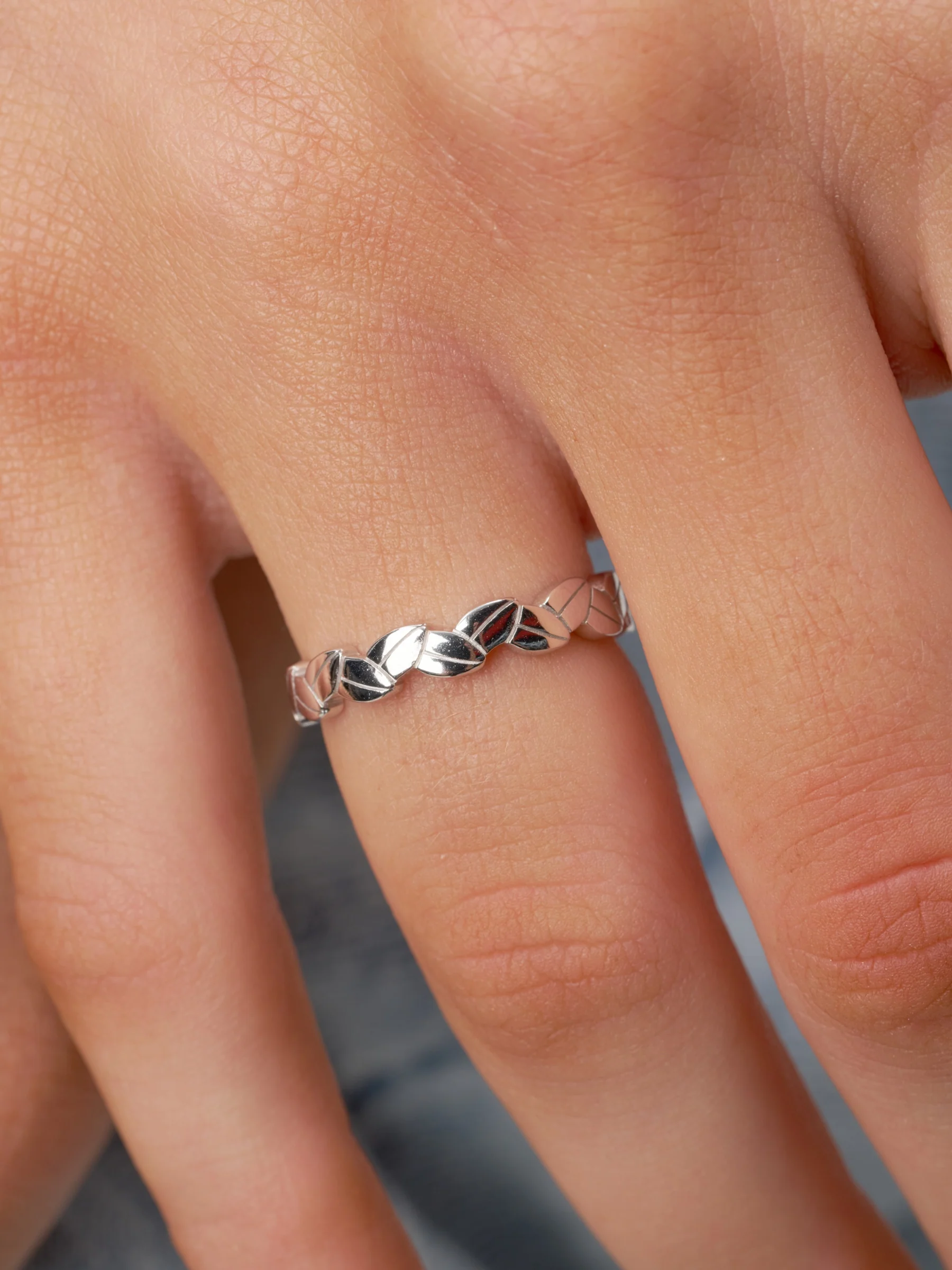 Sterling Silver Leaf Pattern Ring | Foria - Image 3