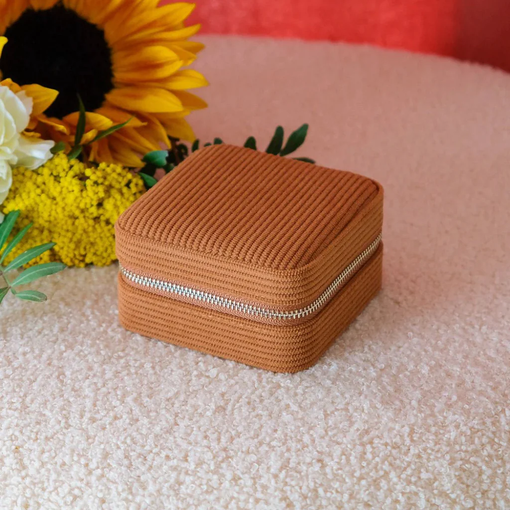Square Jewellery Case | Corinne | Corduroy | Maison Scarlett - Image 3