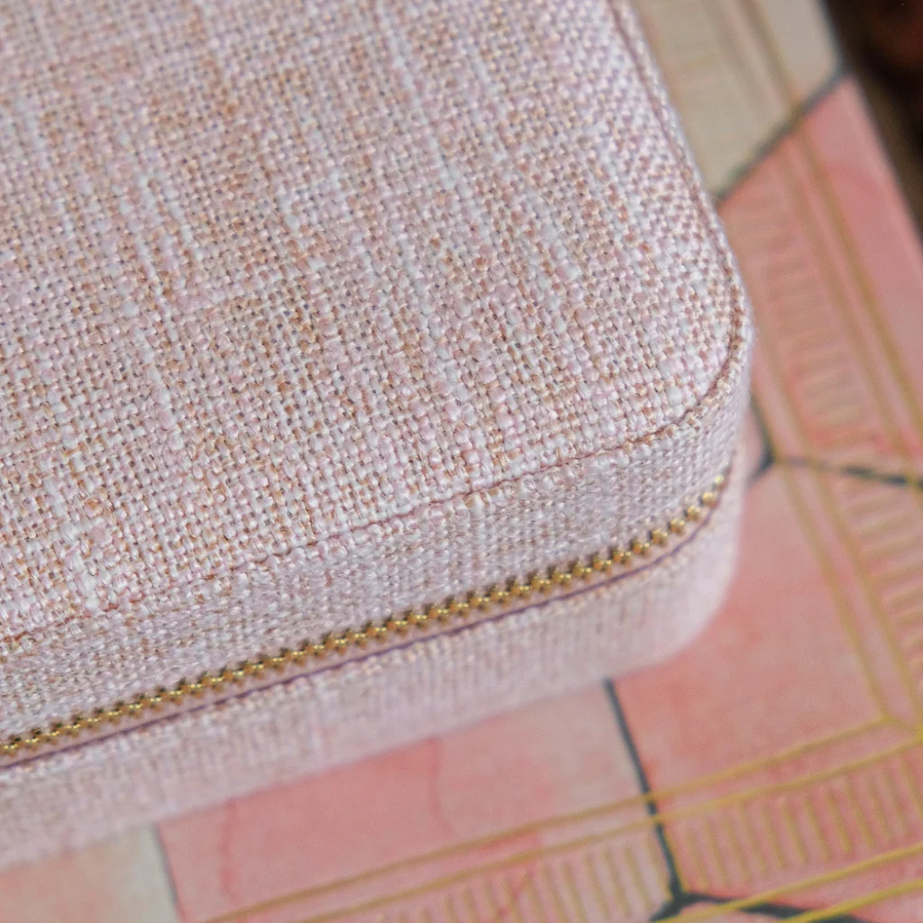 Square Jewellery Case | Corinne | Linen | Maison Scarlett - Image 12