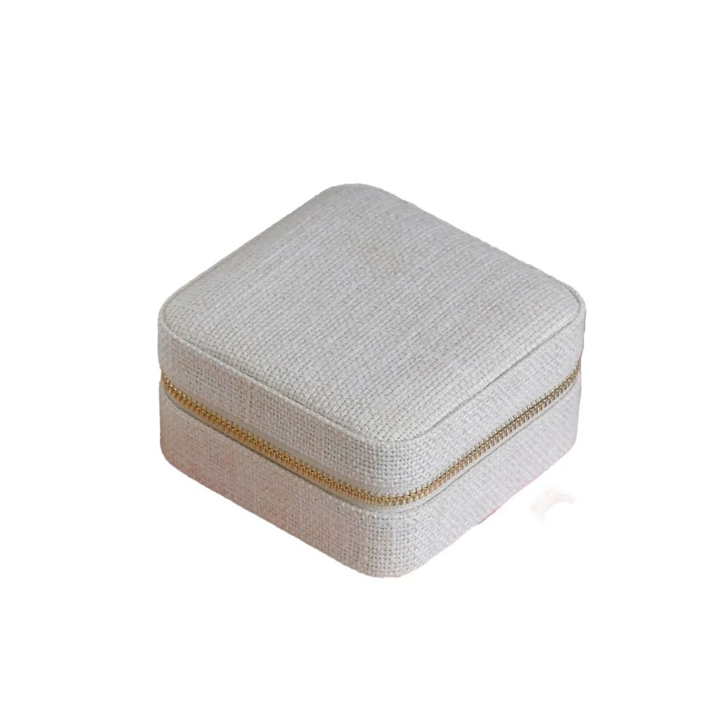 Square Jewellery Case | Corinne | Linen | Maison Scarlett - Image 4
