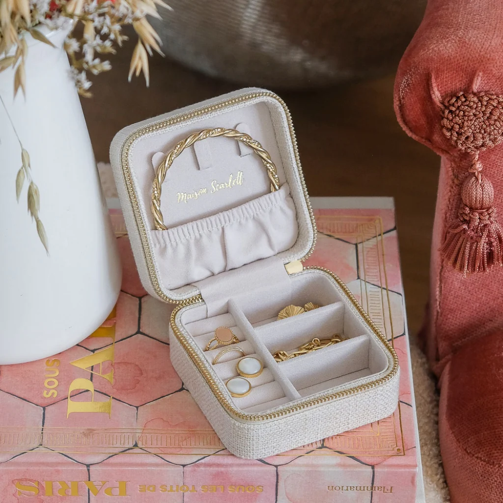 Square Jewellery Case | Corinne | Linen | Maison Scarlett - Image 6