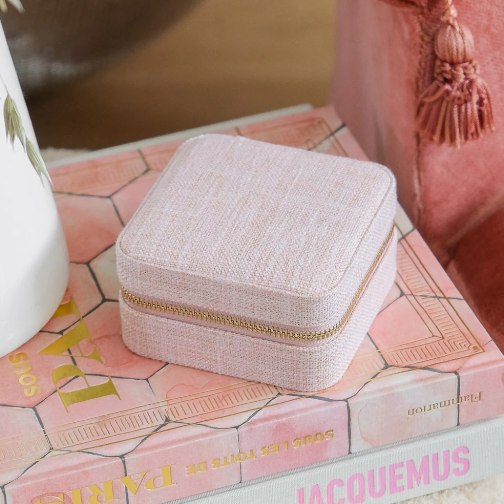 Square Jewellery Case | Corinne | Linen | Maison Scarlett - Image 9