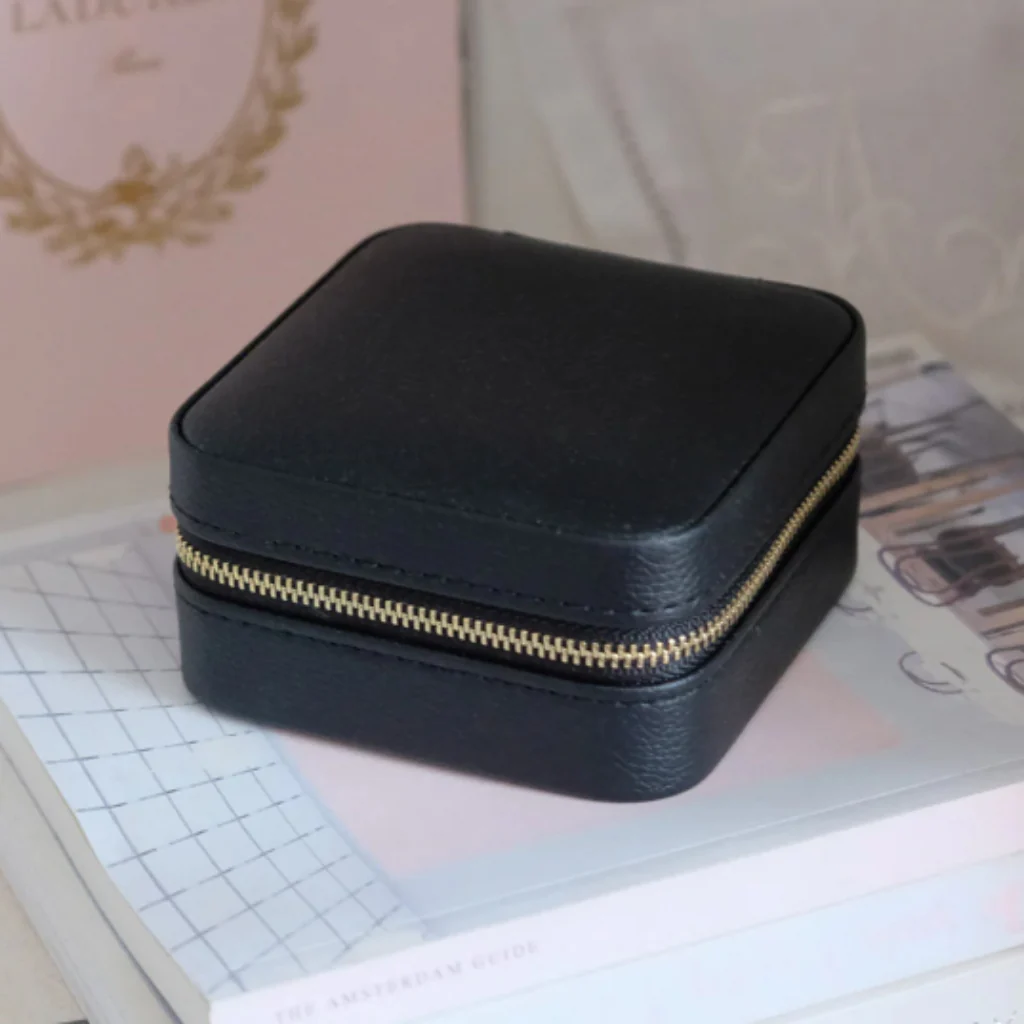 Square Jewellery Case | Corinne | Faux Leather | Maison Scarlett - Image 4