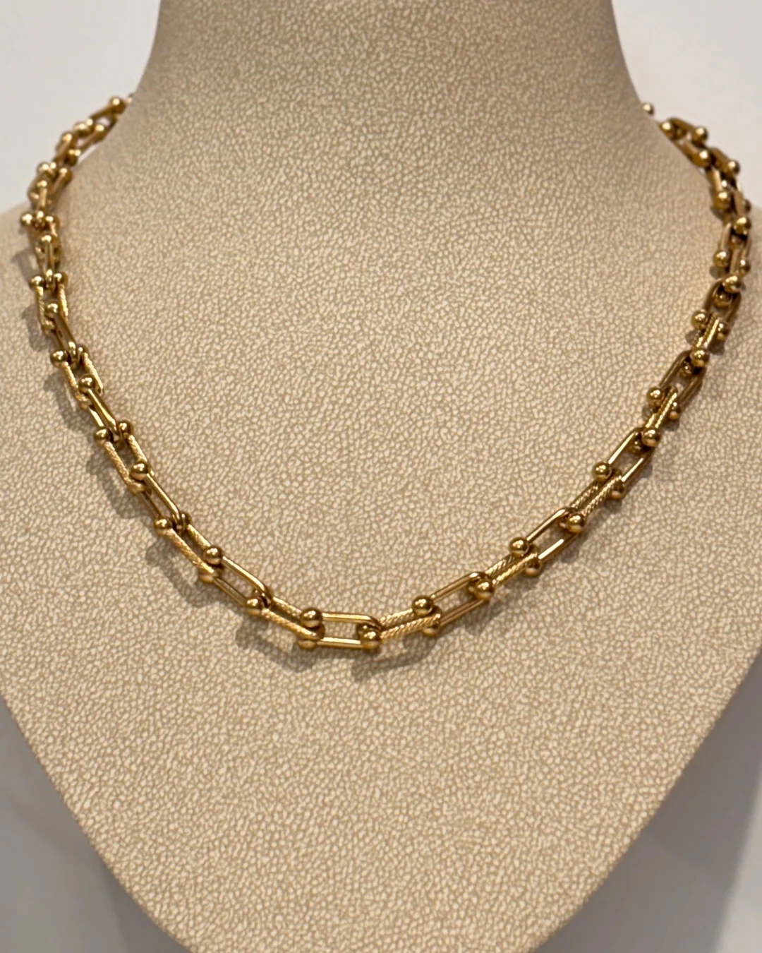 Steel U-Shape Horseshoe Link Necklace | Anartxy - Image 6