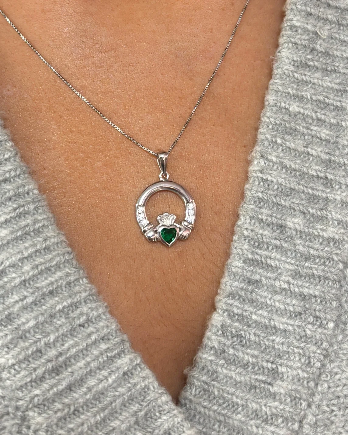 Sterling Silver Cubic Zirconia & Emerald Claddagh Pendant Necklace | Solvar - Image 4