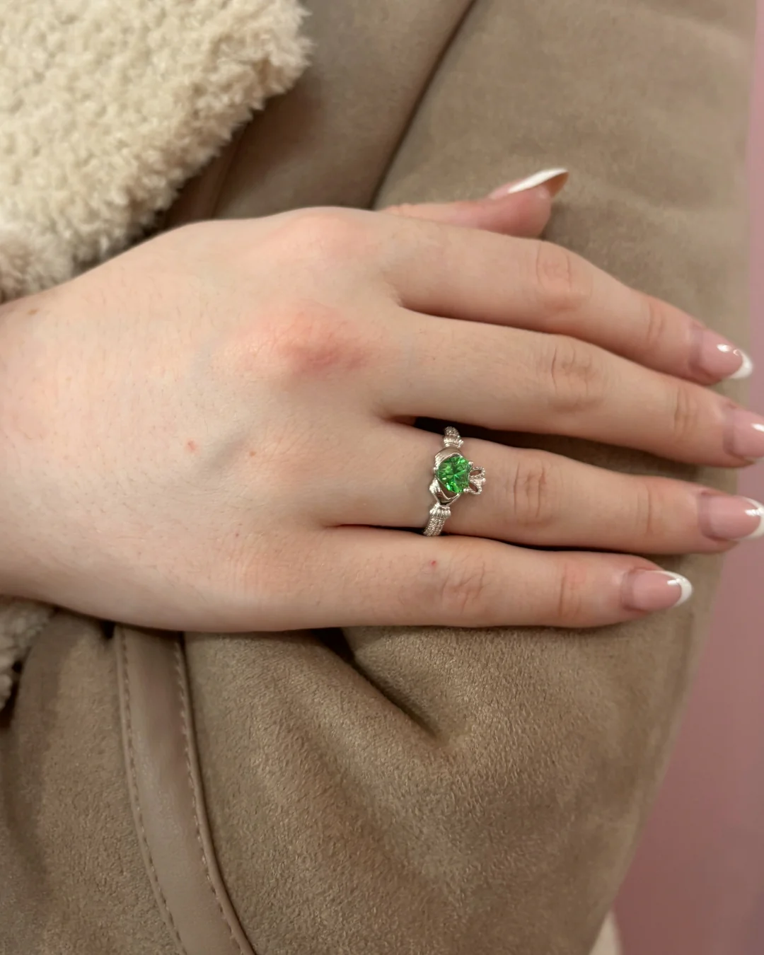 Sterling Silver Emerald Claddagh Ring | May Birthstone | Solvar - Image 5