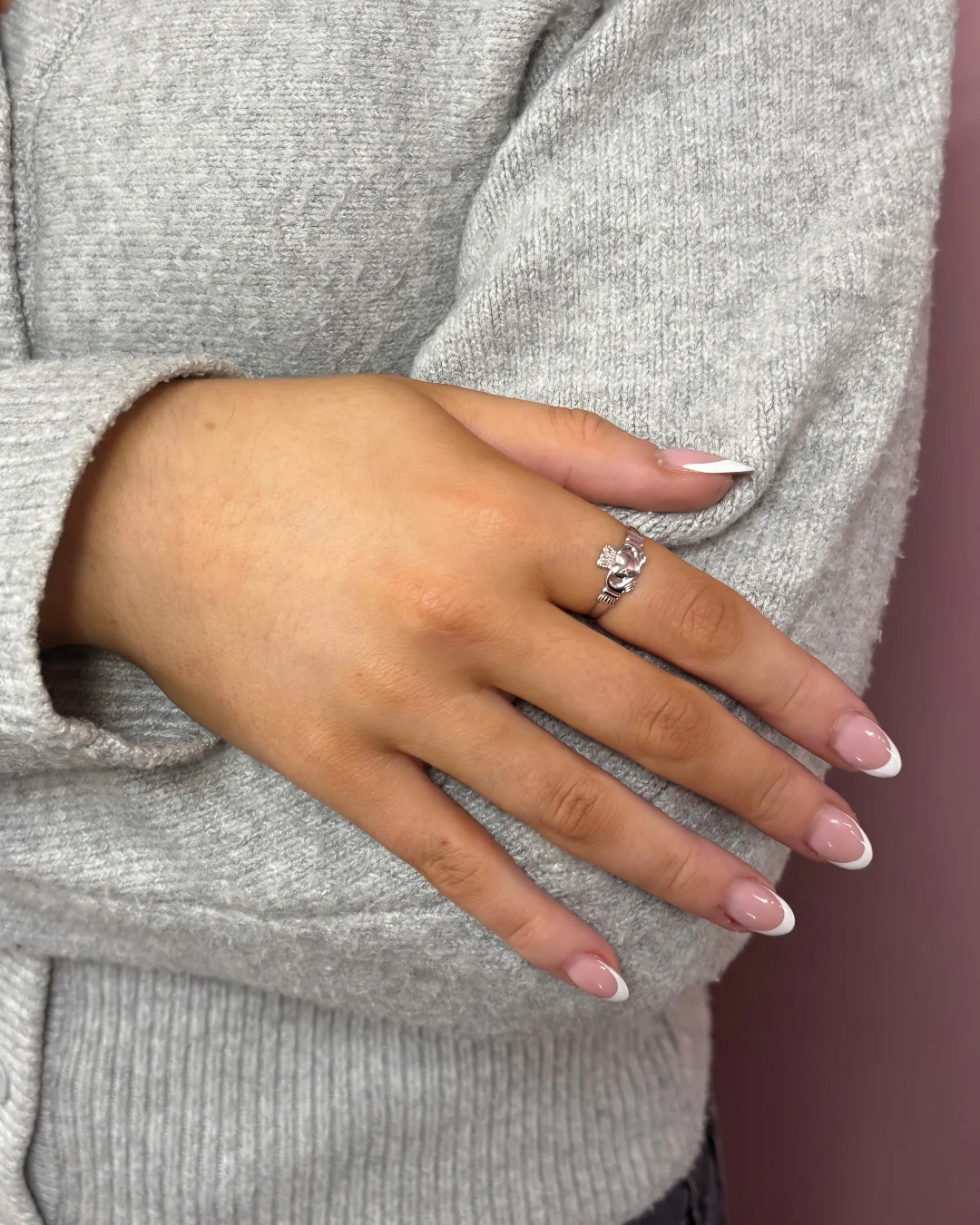 Sterling Silver Light Claddagh Ring | Solvar - Image 5