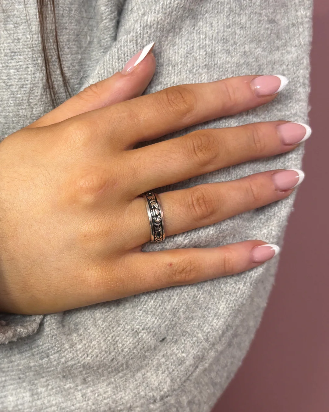 Sterling Silver Oxidised Claddagh Band Ring | Solvar - Image 5