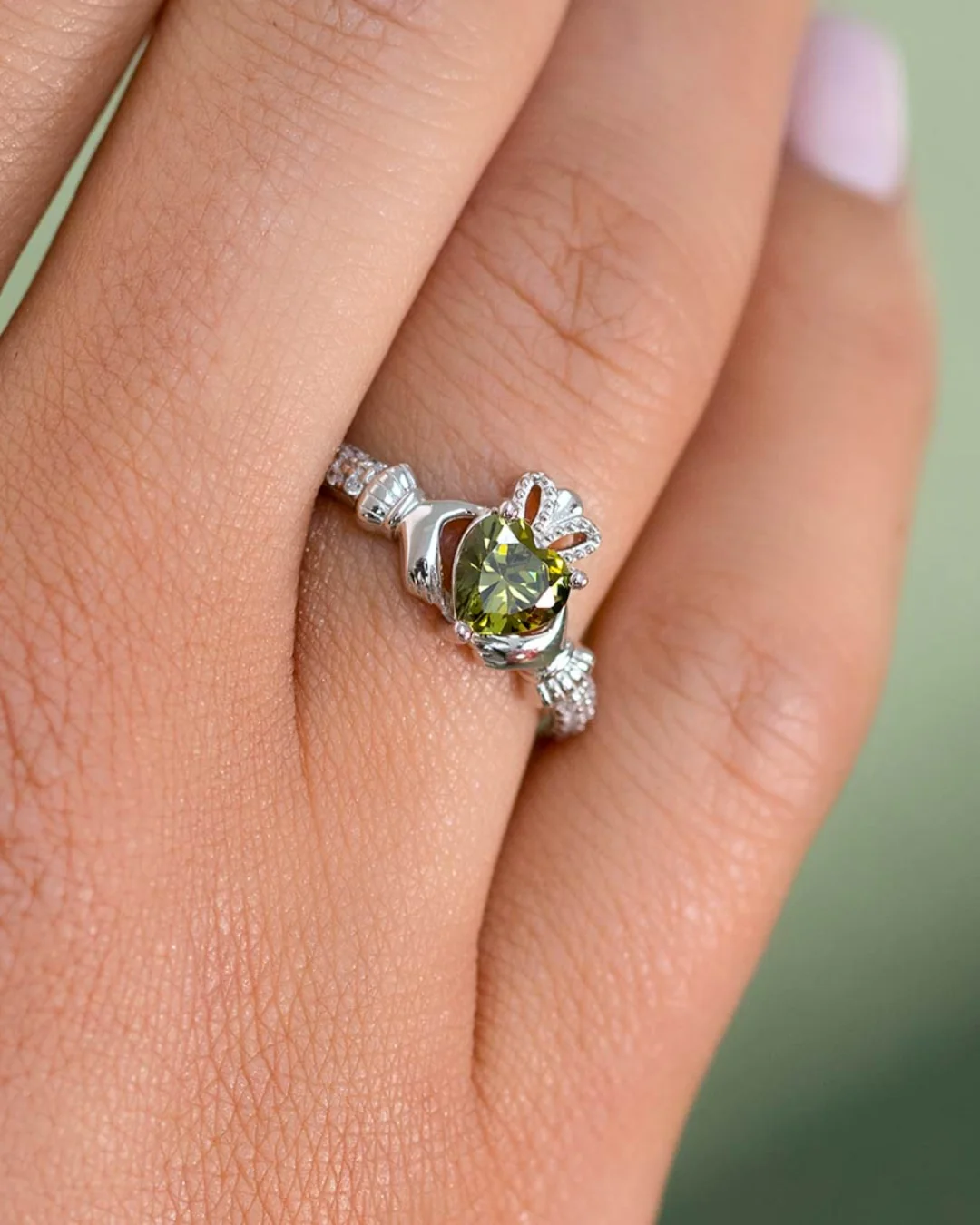 Sterling Silver Peridot Claddagh Ring | August Birthstone | Solvar - Image 2