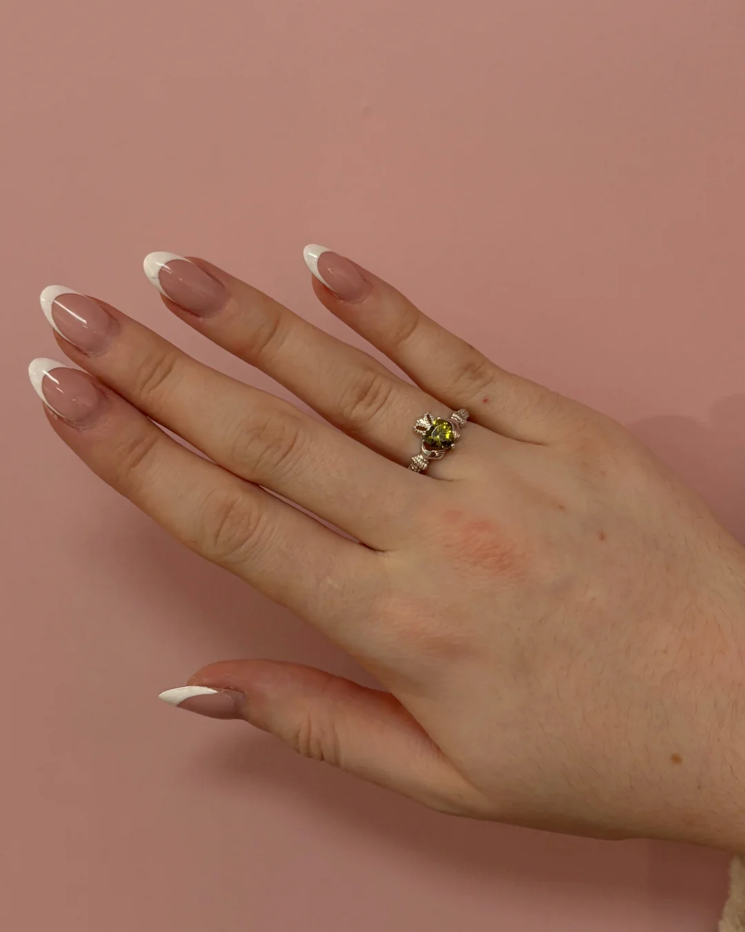 Sterling Silver Peridot Claddagh Ring | August Birthstone | Solvar - Image 3