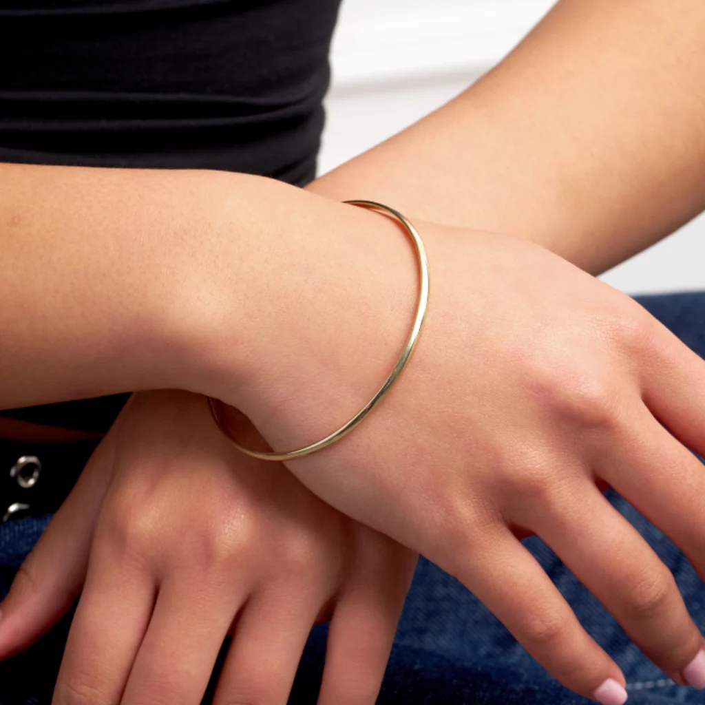 18ct Gold Plated Classic Bangle Bracelet | Teba - Image 3