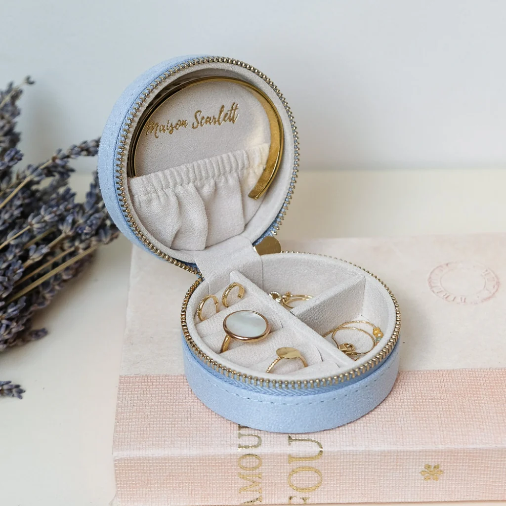 Round Travel Jewellery Case | Yvonne | Velvet | Maison Scarlett - Image 10