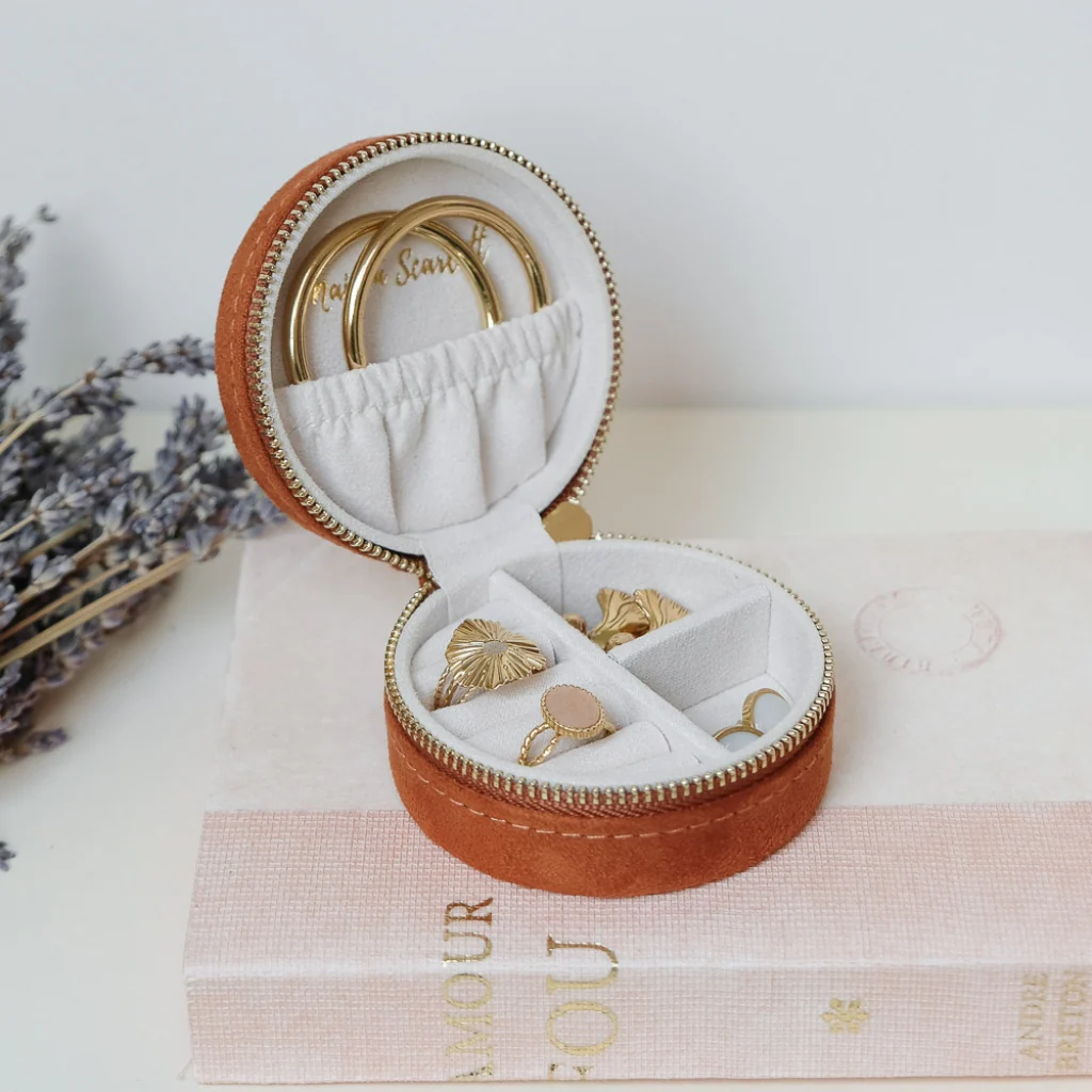 Round Travel Jewellery Case | Yvonne | Velvet | Maison Scarlett - Image 12