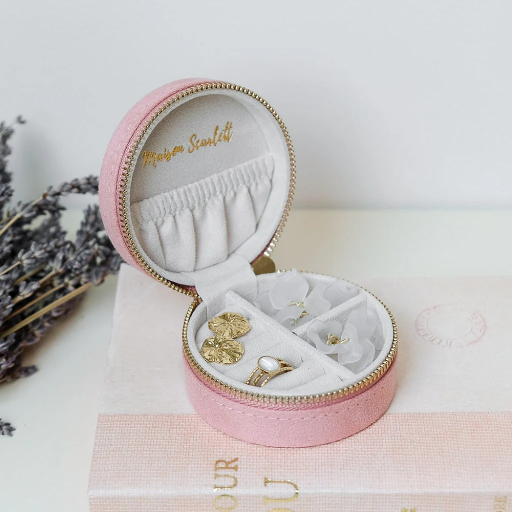 Round Travel Jewellery Case | Yvonne | Velvet | Maison Scarlett - Image 3