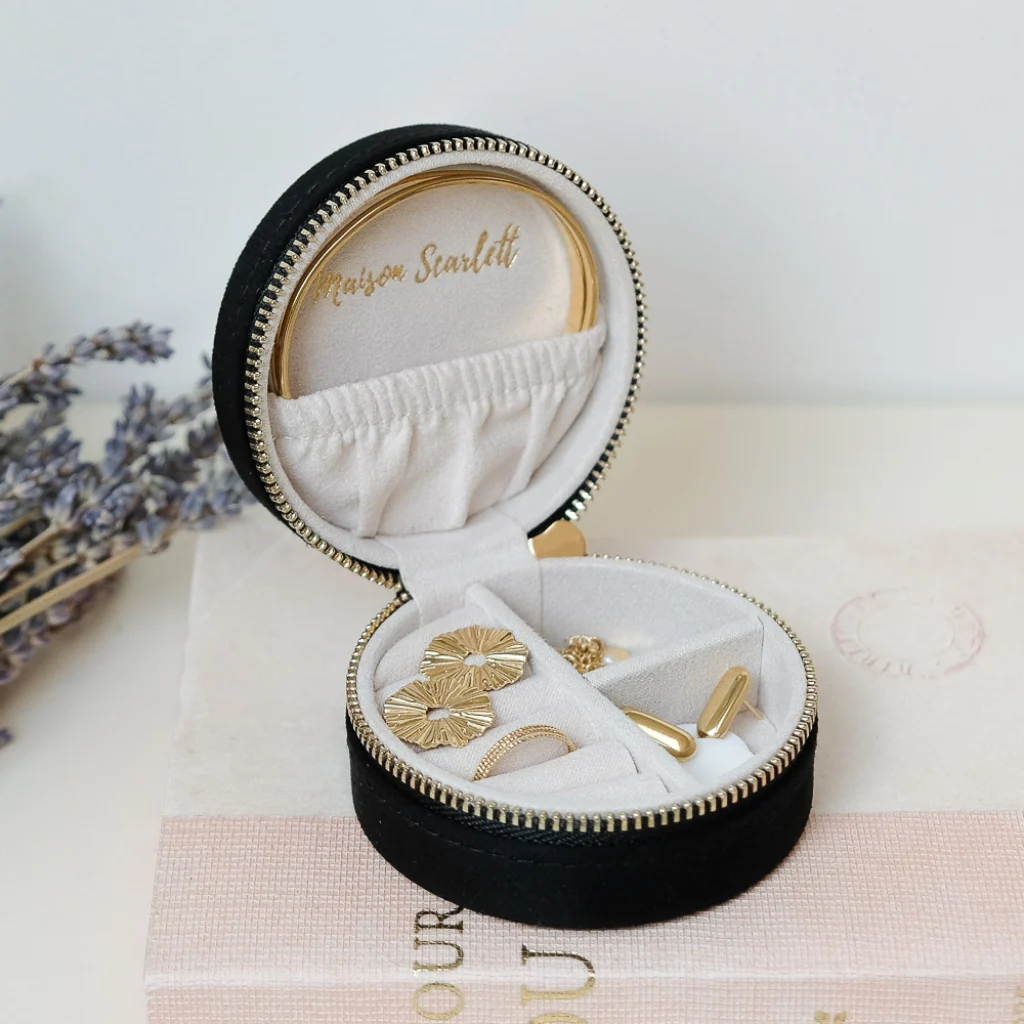 Round Travel Jewellery Case | Yvonne | Velvet | Maison Scarlett - Image 5