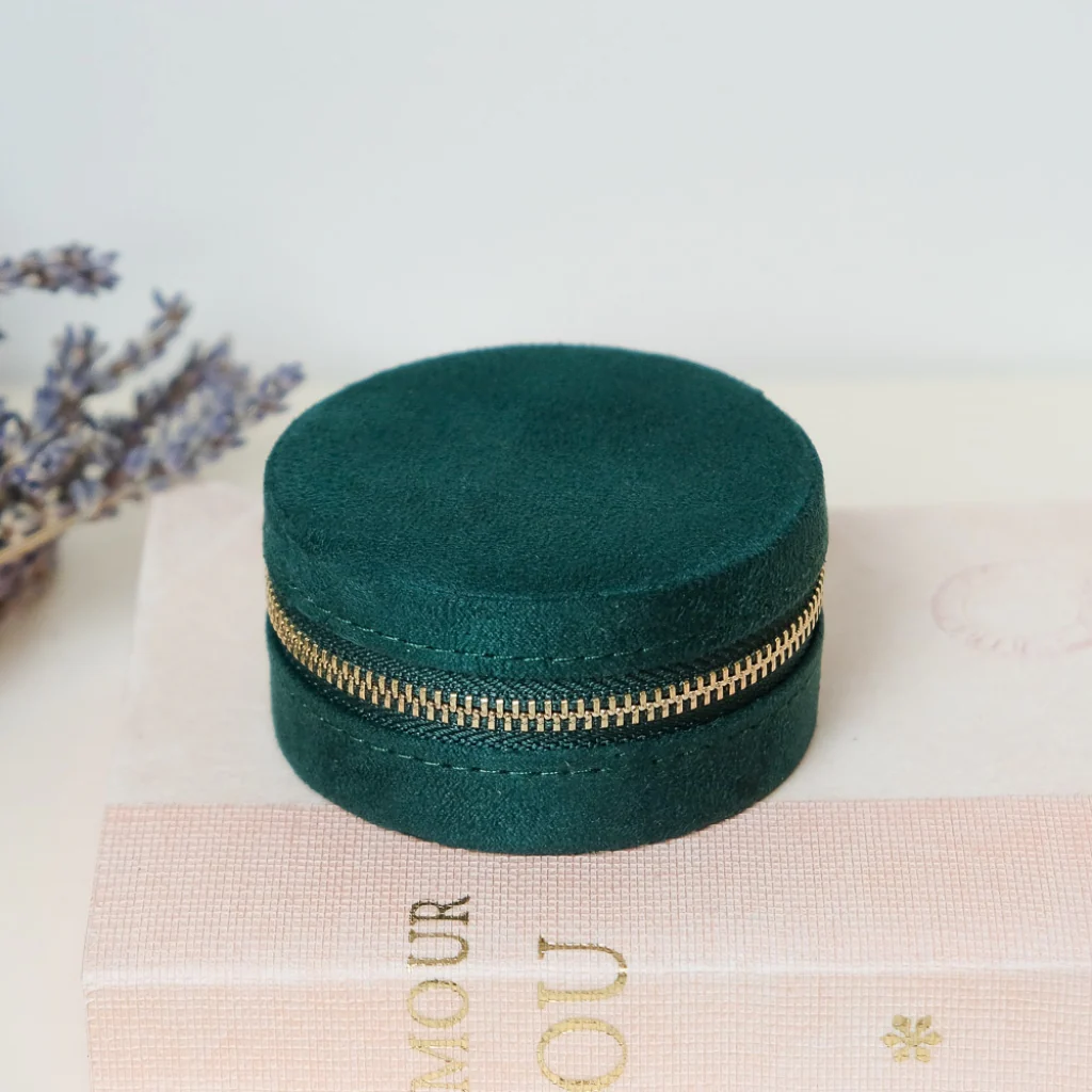 Round Travel Jewellery Case | Yvonne | Velvet | Maison Scarlett - Image 6