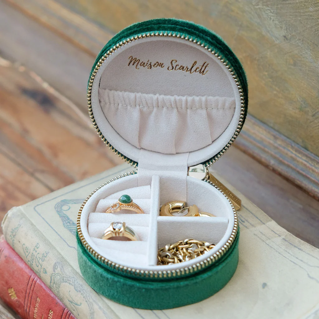 Round Travel Jewellery Case | Yvonne | Velvet | Maison Scarlett - Image 7